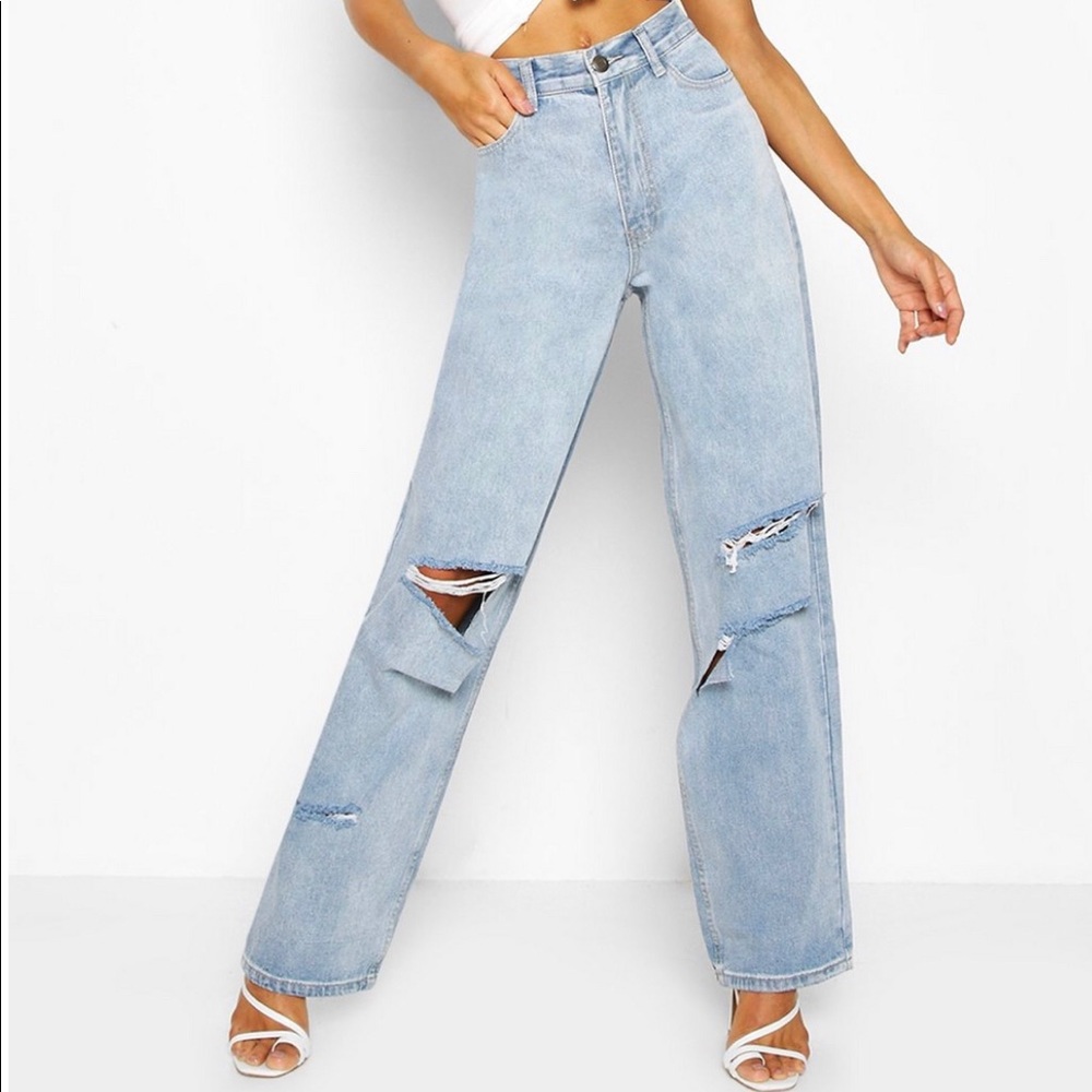 NWOT Boohoo Ripped Boyfriend Baggy Jeans